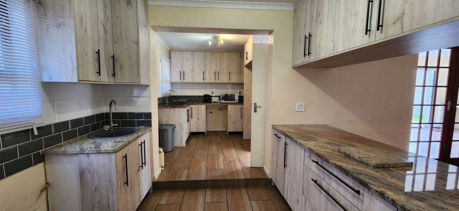 4 Bedroom Property for Sale in Table View Western Cape